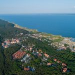 Cisty piesok jantar tulene a plot v mori
