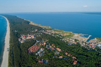 Cisty piesok jantar tulene a plot v mori