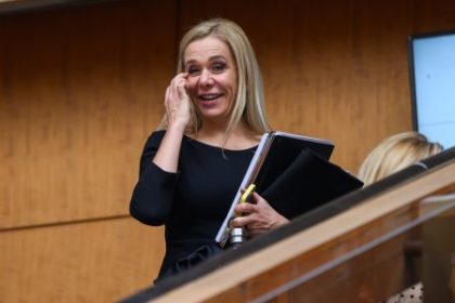 Ekonomicky newsfilter Ak vlada minie miliardu na energopomoc