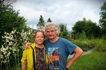 Navrhuju klimaticke zahrady O dvoroch a zahradach s dokonaly mi travnikmi a tujami si myslime svoje