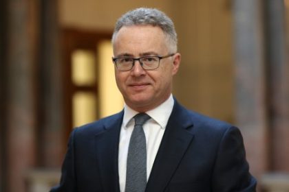Britsky velvyslanec Nigel Baker Je smutne a smiesne ze prve predvolanie som dostal od spojenca