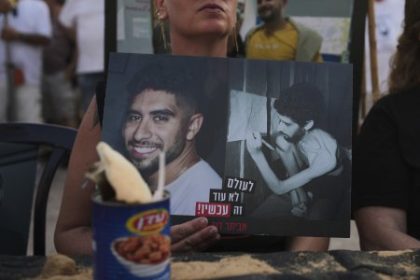 Hlada sa Eli Geva 21 storocia pribeh plukovnika