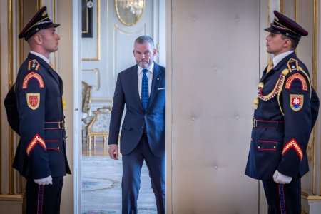 Newsfilter Prezident ktoremu do palaca pomohli zahranicne sily
