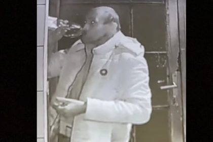 Policajti v Michalovciach poslali zlodeja vratit mobily