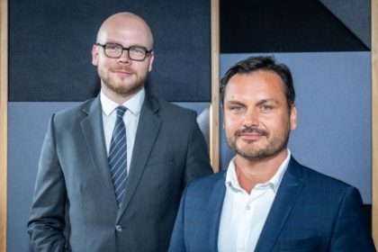 Poslanci Dvorak a Stachura Vlada zvyhodnuje Agel casto pocuvame ze Pellegrini je seda eminencia