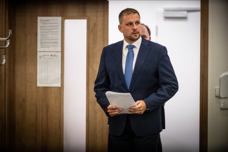 Saso odklada problemy Neukazal analyzu o vakcinach na zachranky si berie cas Vajnory su velkou neznamou