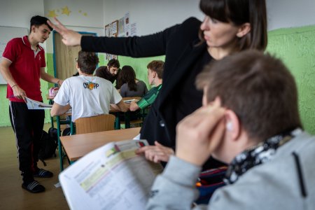 Skoly su miesta kde sa ucime spolu zit