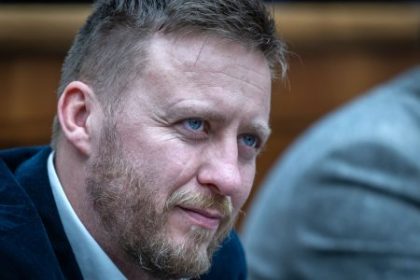 Slovenski vedci zistili ze v mRNA vakcinach nie je nadmerne mnozstvo DNA Nech rozhodne sud reaguje Kotlar