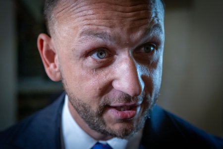 Zabudol som ist do banky Sutaj Estok priznal porusenie zakona pri Pellegriniho kampani video