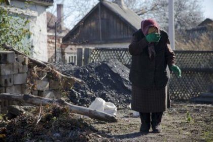 Zachody splachuju raz za tri dni zbieraju dazdovu vodu Okupovane mesta na Donbase zostali bez vody