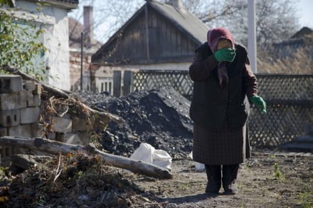 Zachody splachuju raz za tri dni zbieraju dazdovu vodu Okupovane mesta na Donbase zostali bez vody