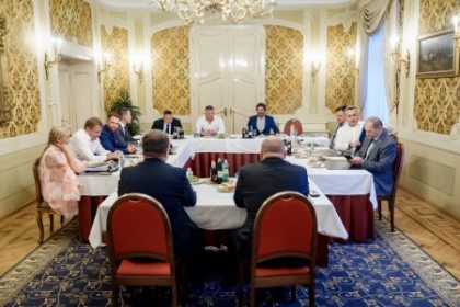 Zacinasa politicky boj roka Fico trva na nezvyseni DPH no s Hlasom a SNS ma konfliktne body