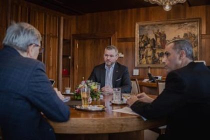 Zilinku prebrali sanitky mal by sa pozriet aj na prezidentovu sestru