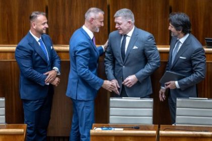 Ficova novela ustavy presla s 90 hlasmi Pomohli poslanci Igora Matovica