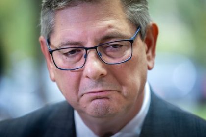 Nepravdy a nekompetentnost ministra spravodlivosti potvrdzuju zamer spolitizovat disciplinarne konania