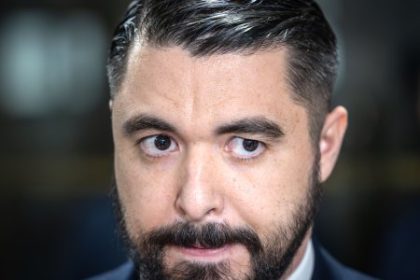 Pavol Gaspar tvrdi ze cesku firmu nevlastni Opozicia ho prirovnala k arogantnemu frajerovi