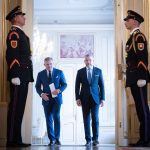 Poslanci setria na svojich platoch len symbolicky Prezident zarobi v cistom menej nez premier