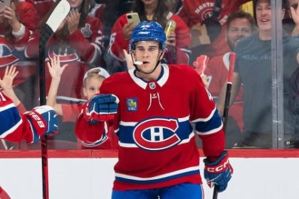 Rano s NHL Odpisovat Mesara bola chyba Slafkovsky vydrzal s chranicom na krk len na treningu