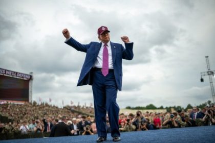 Zostava styrsto dni na zachranu americkej demokracie