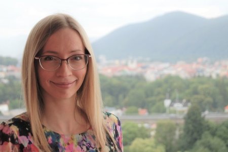 Politici pouzivaju kvir ludi ako mocensku zbran hovori psychologicka