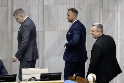Sutaj Estok vyzyva Fica aby upratal Migala