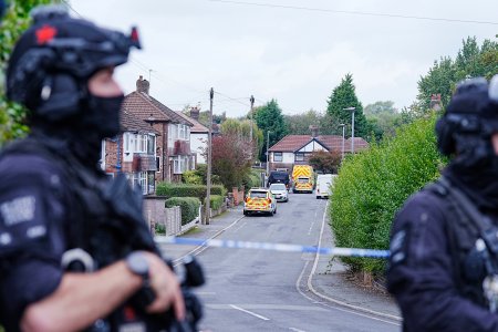 Zidia v Britanii reaguju na najhorsi utok poslednych desatroci