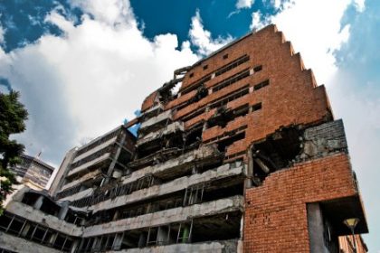 Americania to zbombardovali teraz postavia luxusny komplex