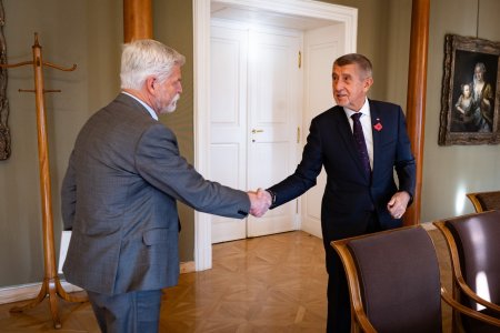 Babis konecne chape ze konflikt zaujmov nie je len Pavlova hra Prezident ma iba jednu kartu no velmi silnu