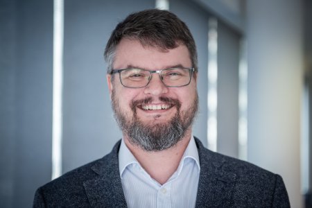 Ekonomicky newsfilter Byvaly vicepremier Holy a jeho sluby su znova na scene