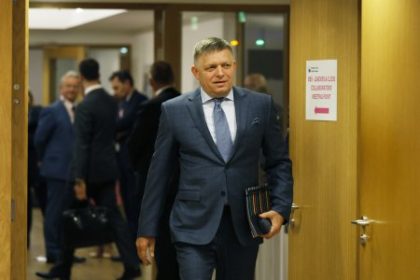 Fico avizuje konflikt s Komisiou o ustave