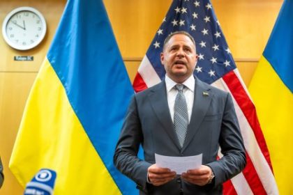 Korupcna afera ohrozuje Zelenskeho a oslabuje Ukrajinu