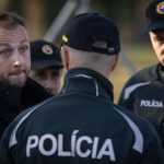 Minister Sutaj Estok chce umlcet Jana Curillu novym etickym kodexom policii