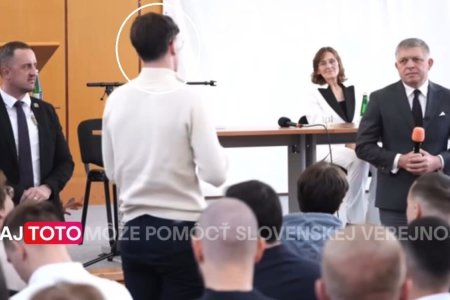 Na diskusii so studentmi boli aj mladeznici Smeru Ficovi fandili a dakovali