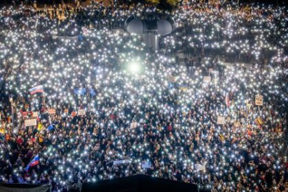 Opozicia a obcianske hnutia chystaju demonstracie 17 novembra