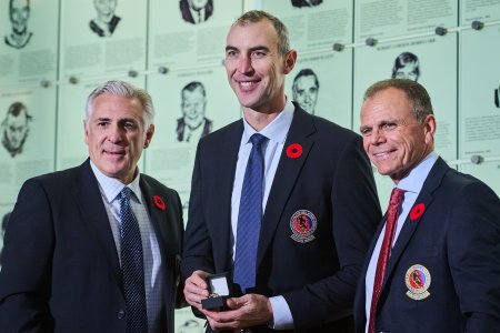 Rano s NHL Kto sem pustil basketbalistu Pytal sa Palffy Zdena Charu uviedli do Siene slavy NHL