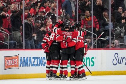 Rano s NHL Najdolezitejsi obranca New Jersey a majstrovstvo Montrealu Tri vety k uvodu sezony kazdeho timu NHL