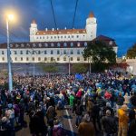 Sebavedomi demokrati alebo poddajni poddani