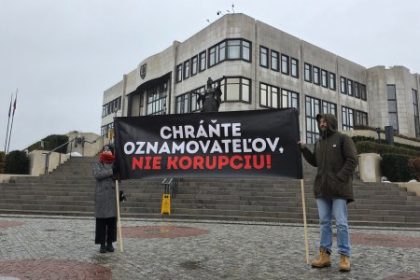 Statocni moknu pred parlamentom poslanci pripraveni prijat zakon