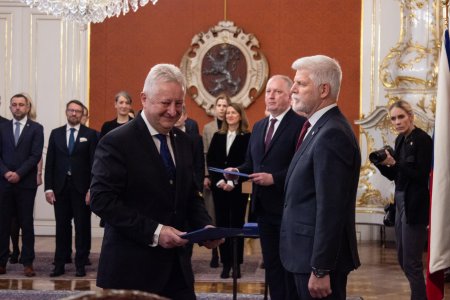 Cistky na diplomacii a spor o Ukrajinu Babisova vlada sa otriasa uz po prvom tyzdni