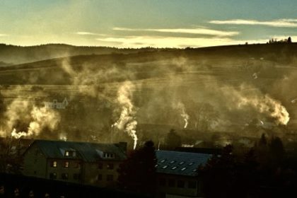 Energopomoc na nich zabudla Ludia na hornej Orave kuria uhlim a drevom