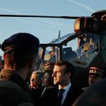Macron chce vycvicit desattisice novych vojakov