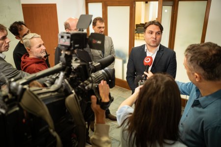 Madarska aliancia zvazuje pridanie sa k protestom Orban mlci o Benesovych dekretoch