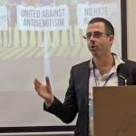 Organizuje sachove turnaje medzi Izraelom a moslimskymi krajinami