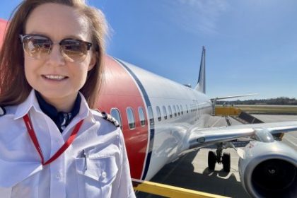 Pilotka Tlieskanie cestujucich v kokpite nepocujeme