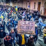 Prave to schvalili Kym dav protestoval proti riaditelovi SIS Gasparovi poslanci schvalili zakon ktory pomoze jeho otcovi