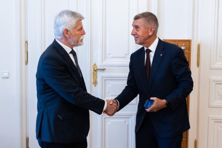 Tlak prezidenta zafungoval Babis sa zbavi kontroly nad Agrofertom