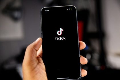 Traja zo styroch studentov GenZ pouzivaju socialne media na spravy