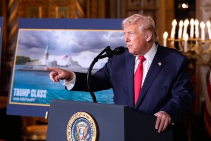 Trumpov svet 336 den Zverejnili a stiahli dalsi balik Epsteinovych zloziek Podcaster ukazal ako sa daju odciernith
