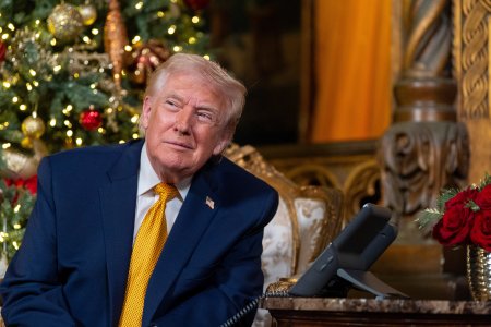 Trumpovci proti EU Americania uvalili sankcie na ex eurokomisara a aktivistku Macron ich kritizuje
