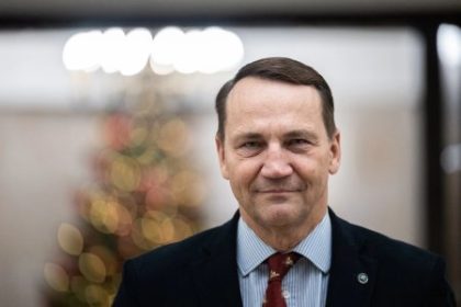 Zbrojime ako nikdy predtym hovori Sikorski
